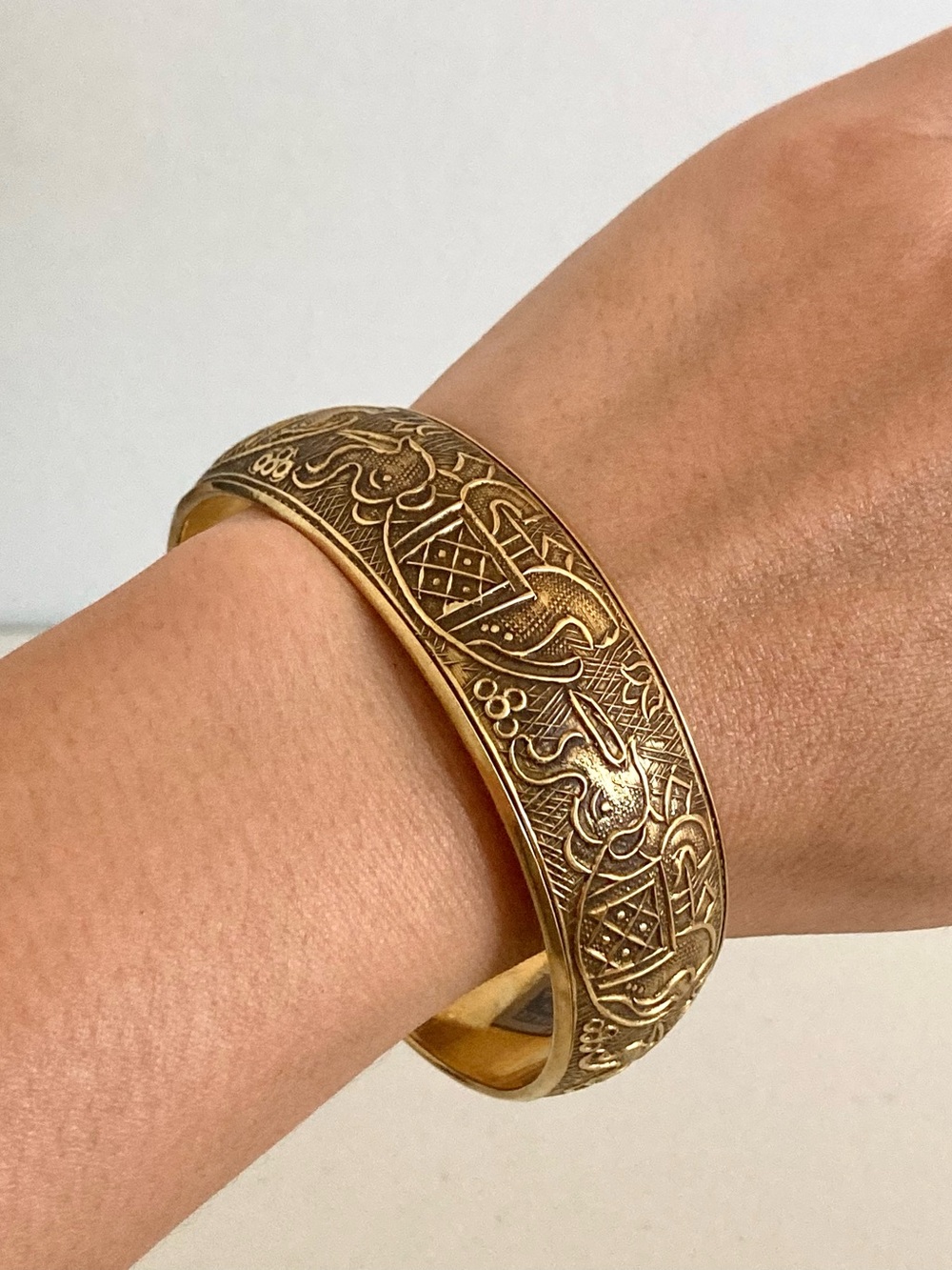 Antique Gold-Tone Elephant Engraved Bangle Bracelet vintage look NWOT Jewelry